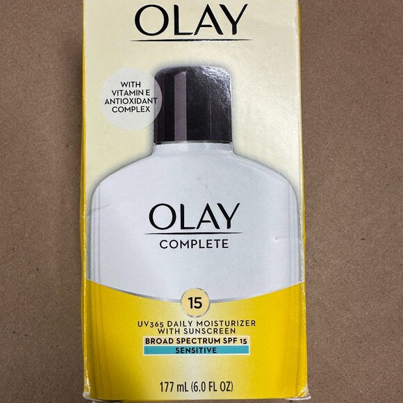 Olay Complete Lotion Moisturizer with SPF 15 Sensitive, 6.0 oz New in Box - Picture 1 of 3